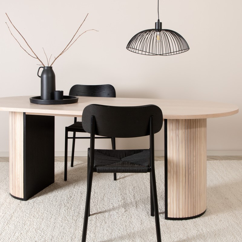 Elegant ovalt spisebord i hvidpigmenteret egefiner