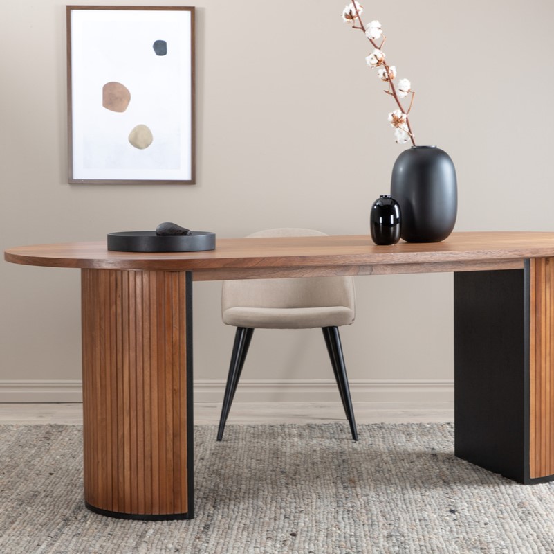 Floyd Oval Spisebord i Valnøddefiner – Elegant Design
