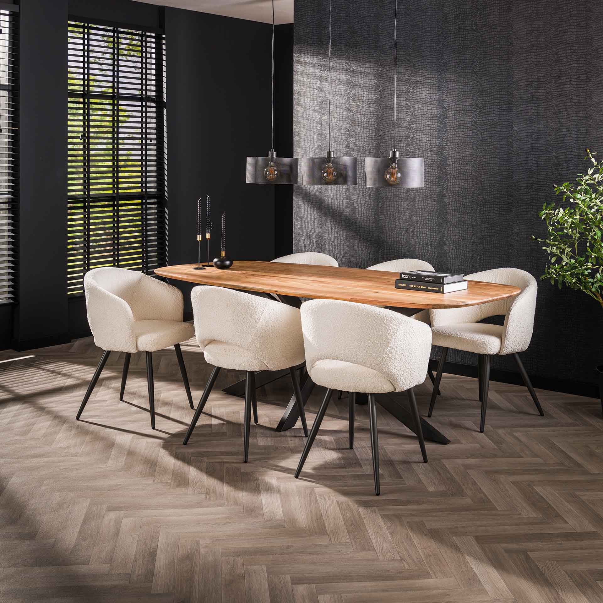 Fleet Oval Spisebord i Massiv Akacietræ - Elegant Design