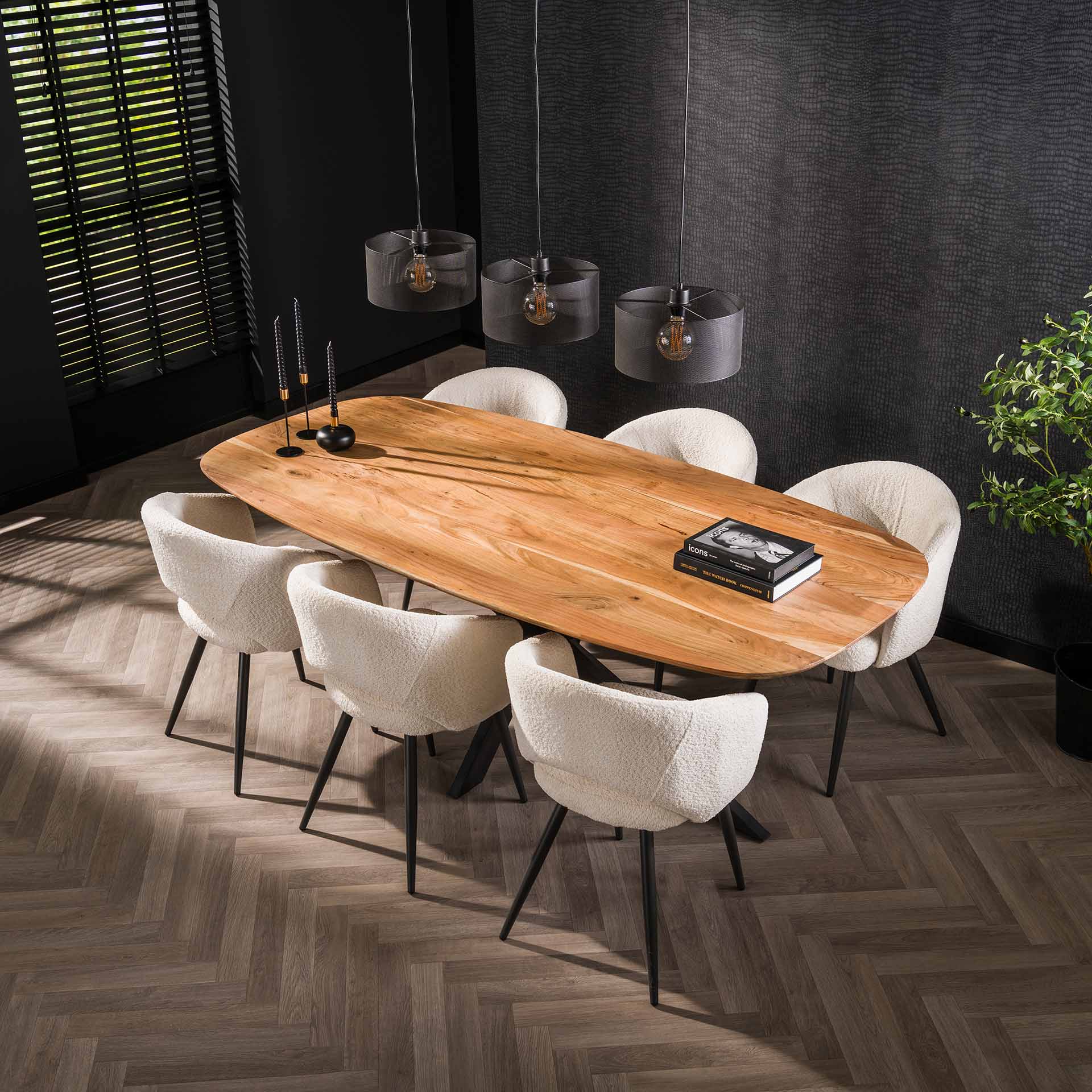 Fleet Spisebord i Massiv Akacietræ – Elegant Design til Hjemmet