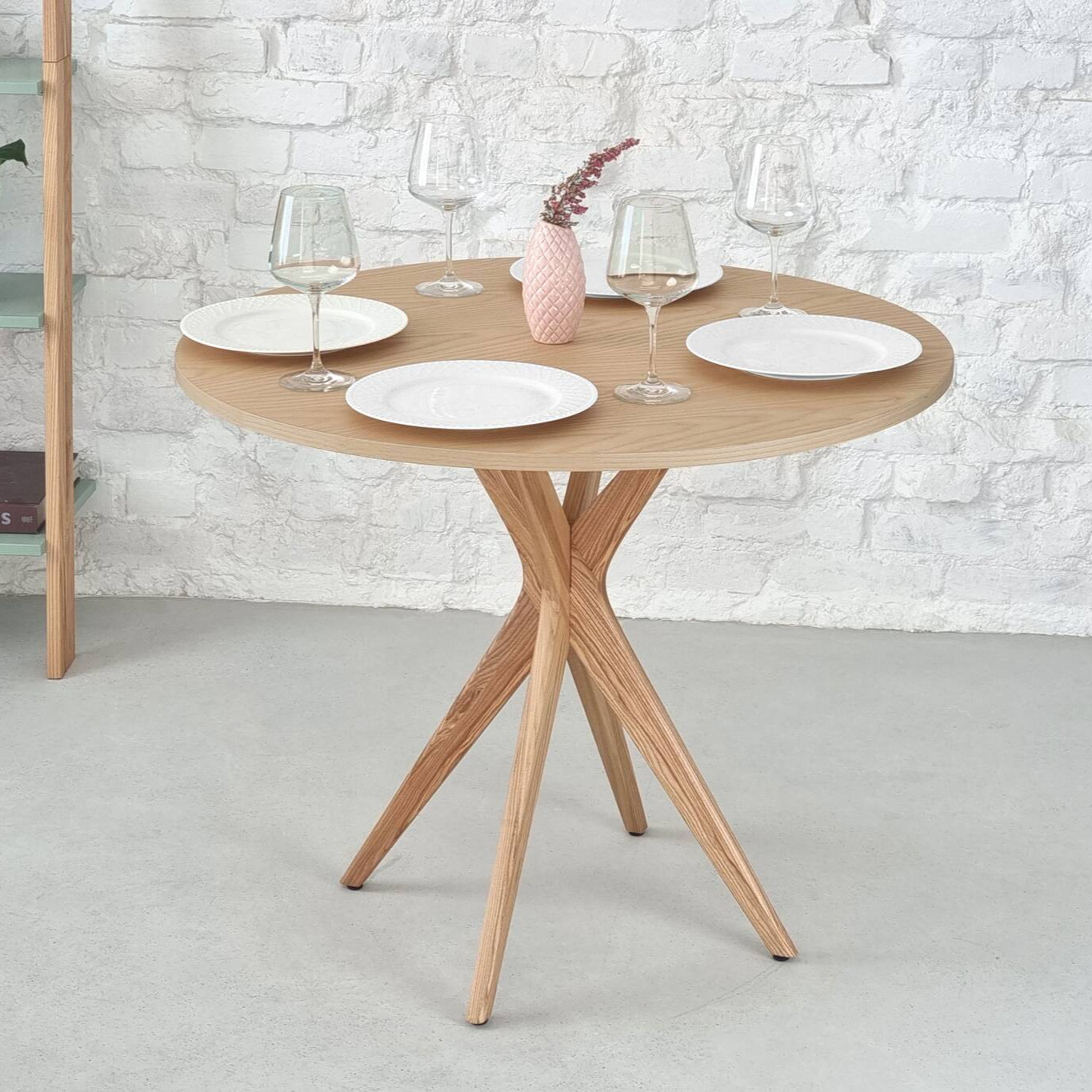 Jubi Lille Rundt Diam 70cm Ashwood Ragaba Spisebord