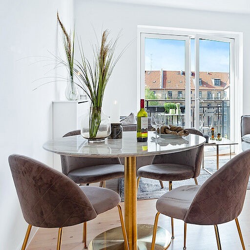 Nadal Marmor Laminat Spisebord i Messing - Eksklusivt Design