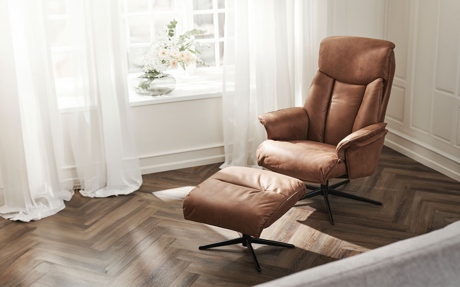 Brun Benton Fodskammel Global Comfort Lænestol